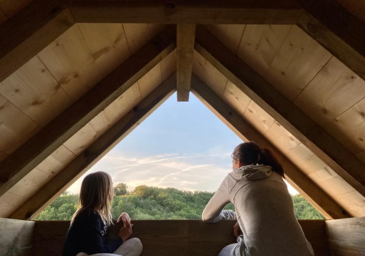 Idrac-Respailles Cabane Bivouac Avec Echelle A L'Ombre Des Chenes